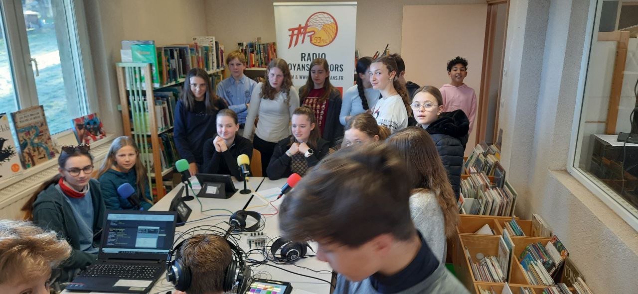 Equipe du tetractu 2025 dans le CDI mediathèque du vercors